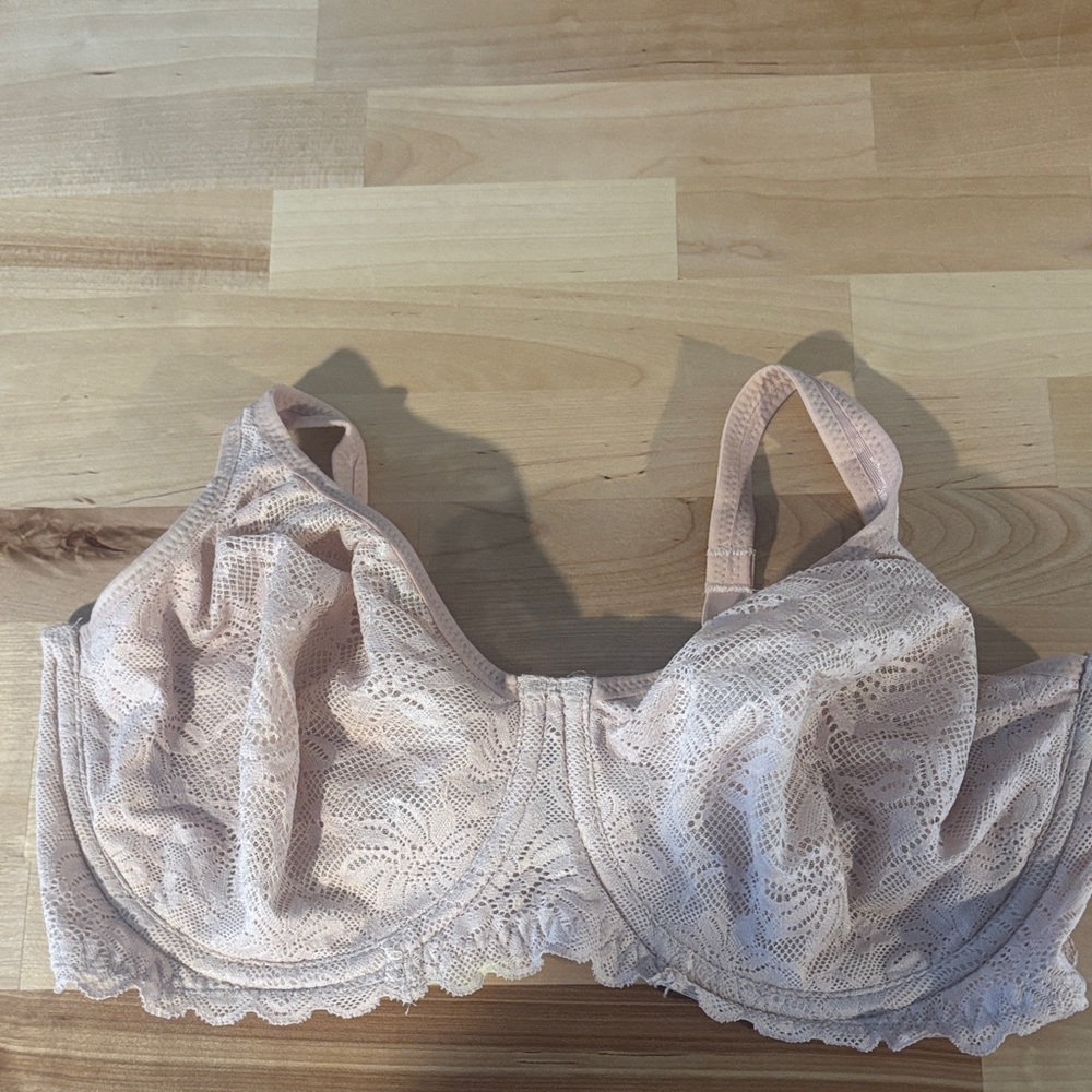 Wacoal Lace Underwire Bra in Soft Pink